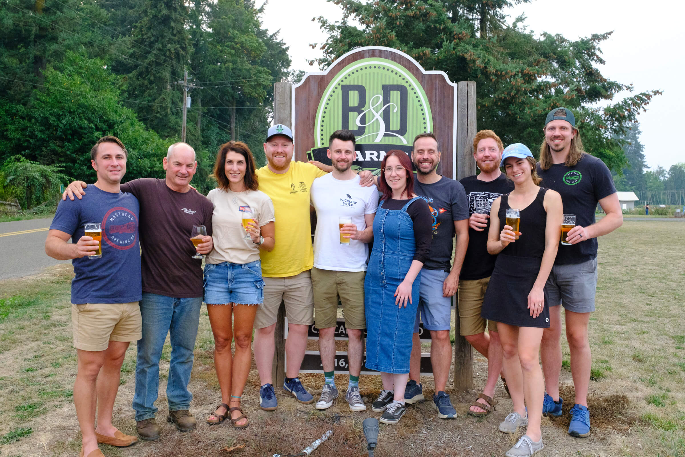 The Masthead Team & Loughran Brewers Select Team with Ben & Cindy Smith from B&D Farms of St. Paul, Oregon, USA during hop harvest 2024