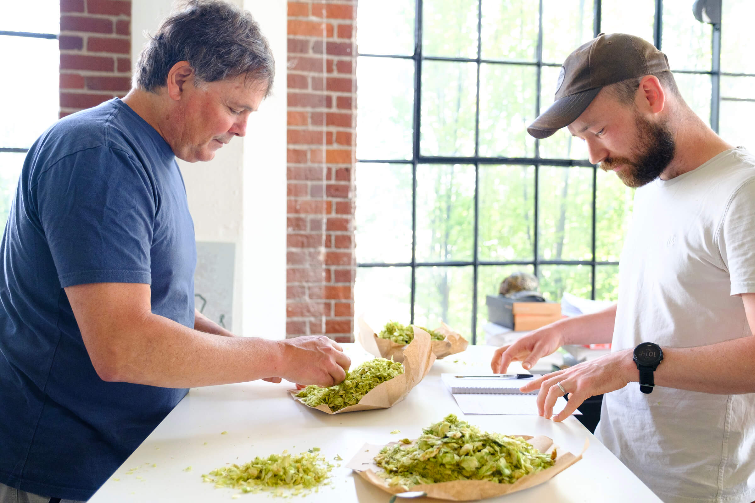 Jim Solberg (Indie Hops) & Gareth Moore (Head Brewer, DEYA) select Strata® hops for 2024 batch of Steady Rolling Strata.